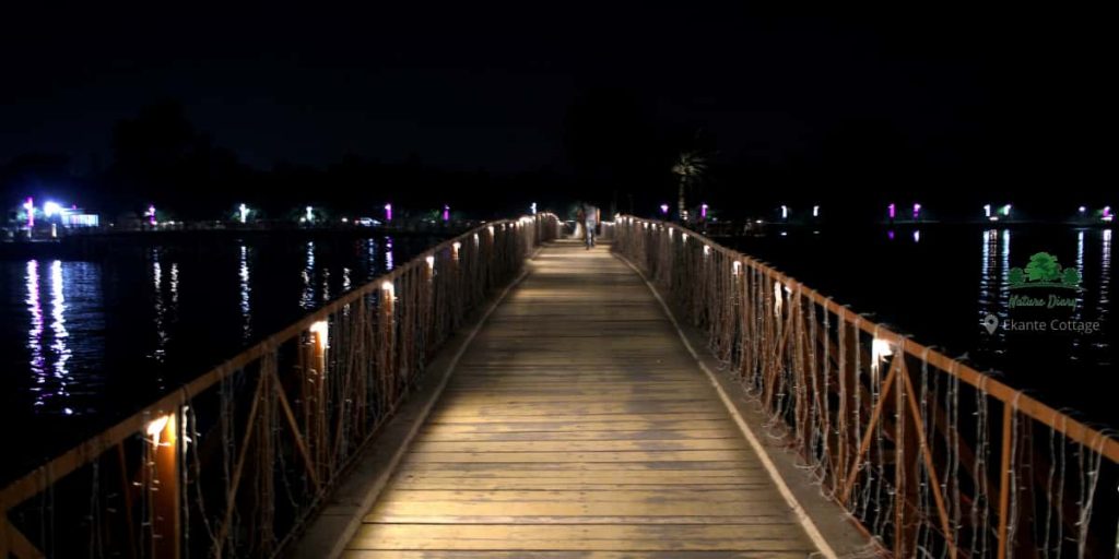 Ekante cottage bridge at night
