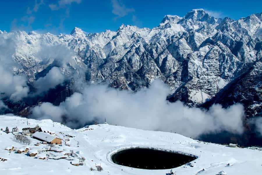 Snow at Auli for romantic couples