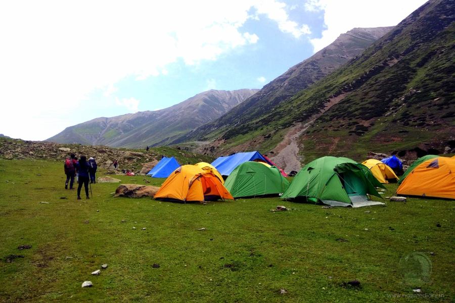 Nichnai campsite on Kashmir Great Lakes Trek