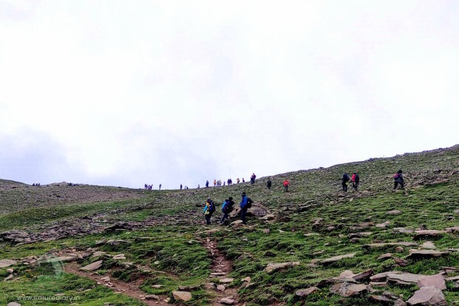 Path to the first ridge of Zaj pass