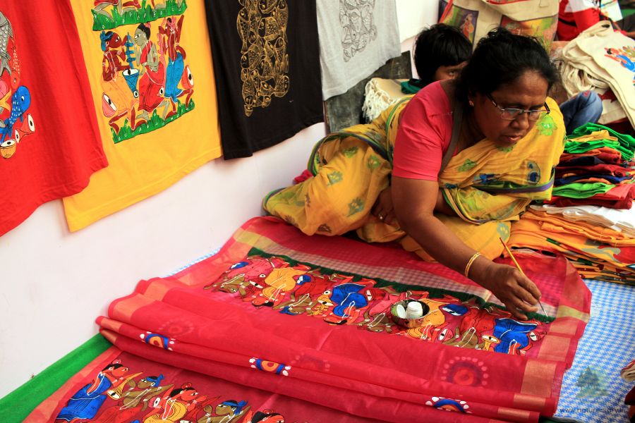 Artisan painting on saree at handicraft fair Kolkata