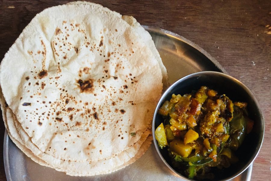 Roti with mixed vegetable for travel