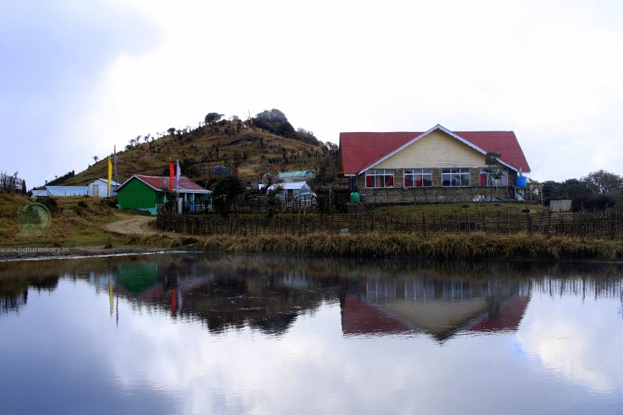 Tonglu GTA Trekkers Hut in front of the famous lake
